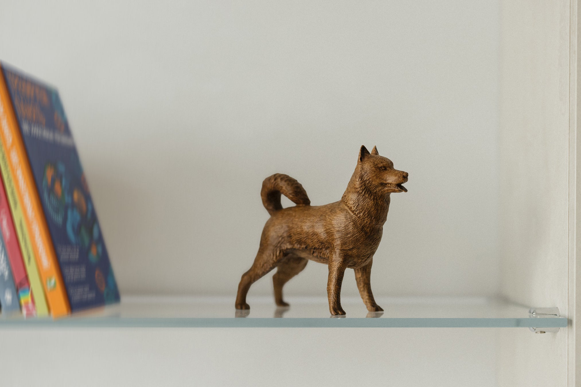 Husky Wooden Figurine – Handcrafted Beechwood Dog Sculpture