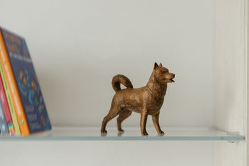 Husky Wooden Figurine – Handcrafted Beechwood Dog Sculpture