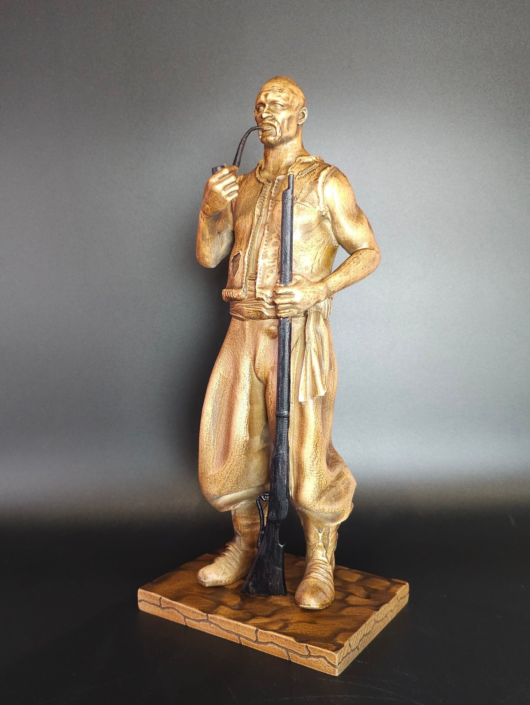 Statuette cossack with tobacco pipe, Wooden boockshelf decor, Wooden figurine, Wood carving sculpture, Ukrainian cossack